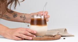 Cafea vara: da sau nu? Când să alegeți cafea fierbinte și când pe cea cu gh